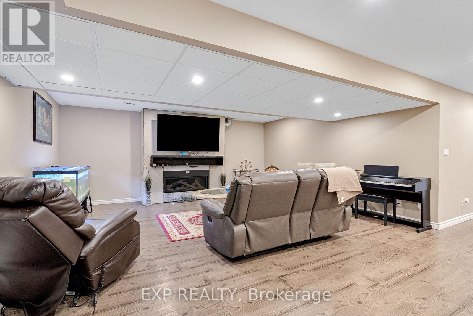 17 Abbey Lane, South Huron, Ontario  N0M 1S1 - Photo 29 - X12475703
