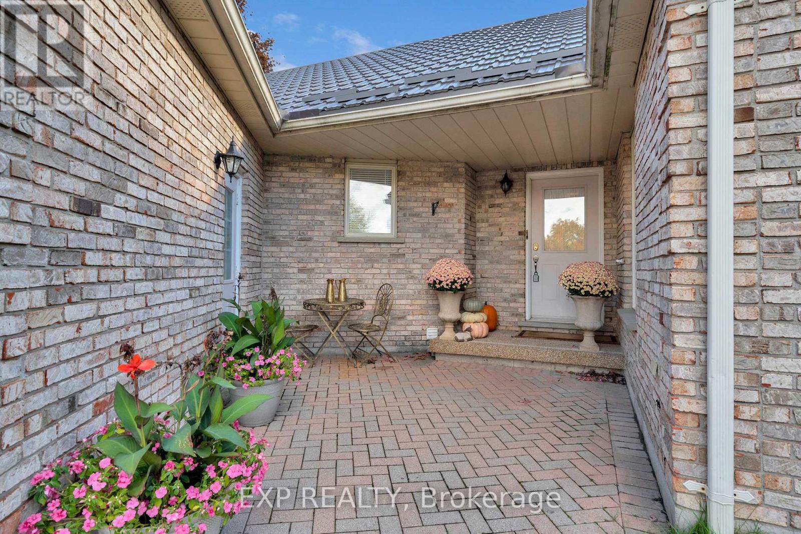 17 Abbey Lane, South Huron, Ontario  N0M 1S1 - Photo 4 - X12475703