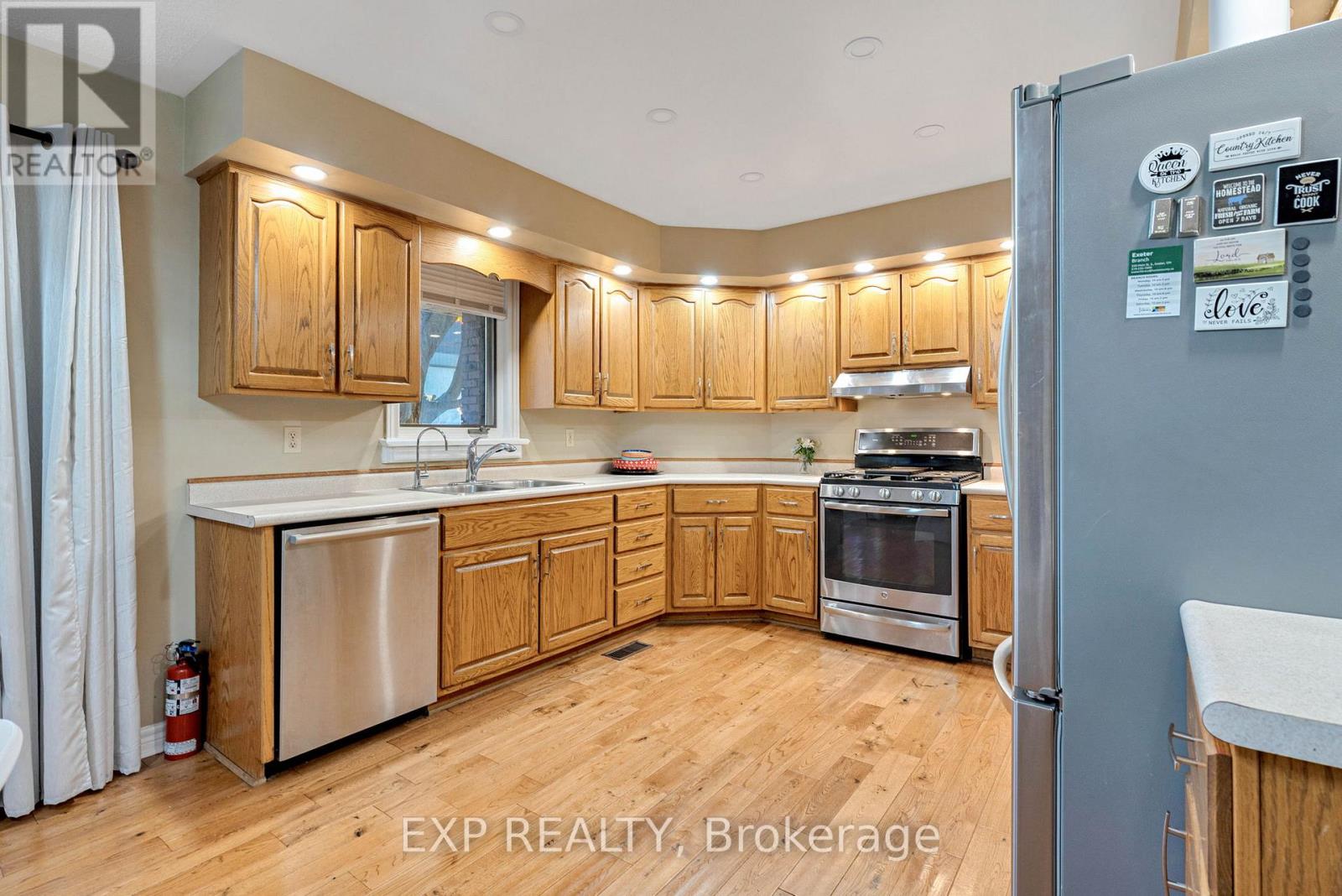 17 Abbey Lane, South Huron, Ontario  N0M 1S1 - Photo 6 - X12475703