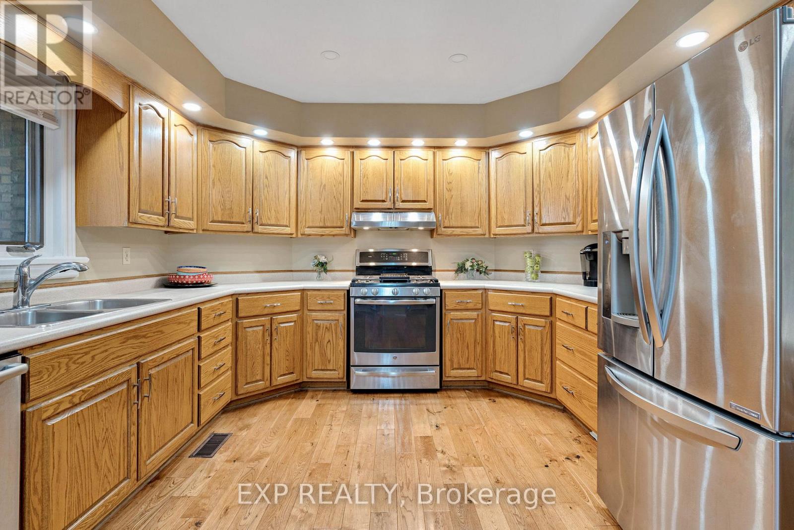 17 Abbey Lane, South Huron, Ontario  N0M 1S1 - Photo 7 - X12475703