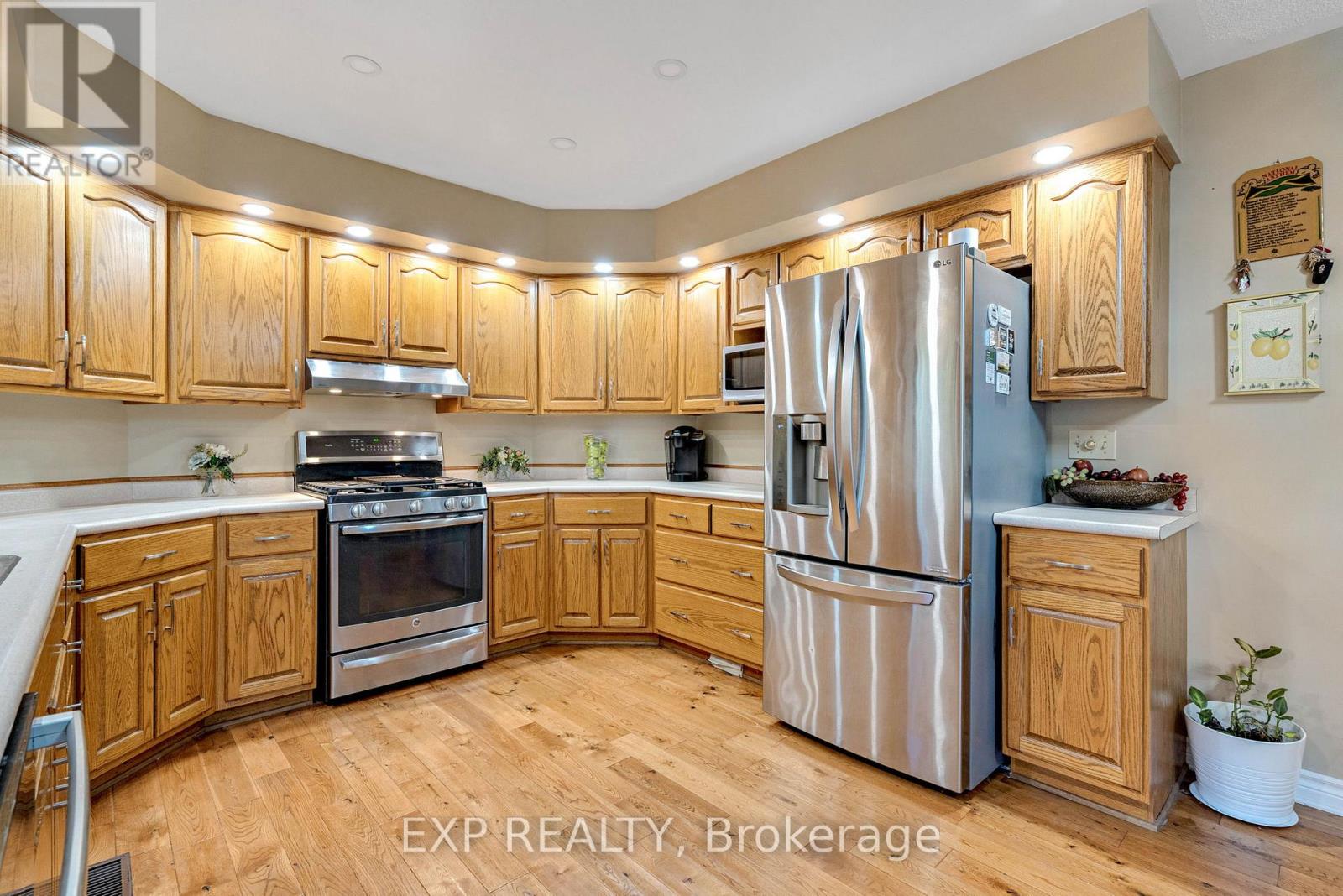 17 Abbey Lane, South Huron, Ontario  N0M 1S1 - Photo 8 - X12475703