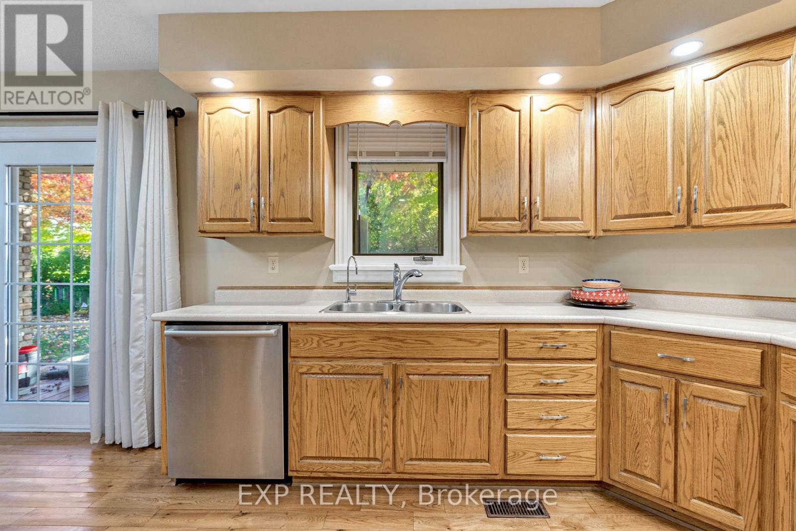 17 Abbey Lane, South Huron, Ontario  N0M 1S1 - Photo 9 - X12475703