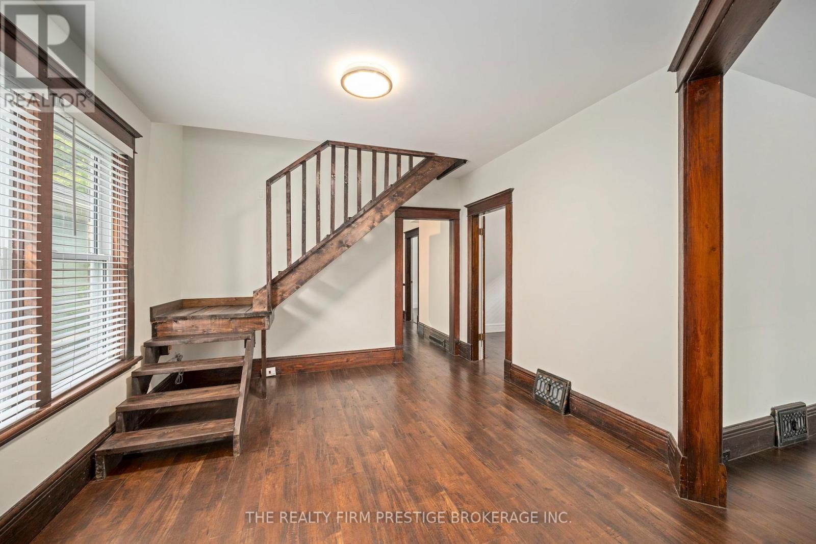 588 Rosedale Street, London East, Ontario  N6B 2C6 - Photo 5 - X12475753