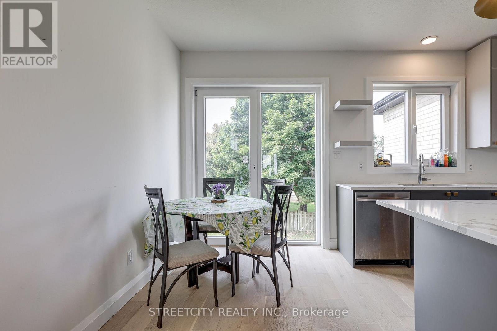 42 Alexander Circle, Strathroy-Caradoc, Ontario  N7G 0B5 - Photo 18 - X12475815