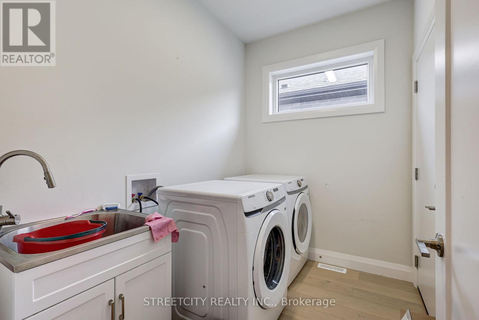 42 Alexander Circle, Strathroy-Caradoc, Ontario  N7G 0B5 - Photo 24 - X12475815