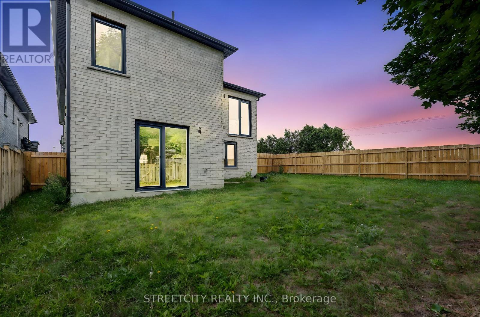 42 Alexander Circle, Strathroy-Caradoc, Ontario  N7G 0B5 - Photo 3 - X12475815