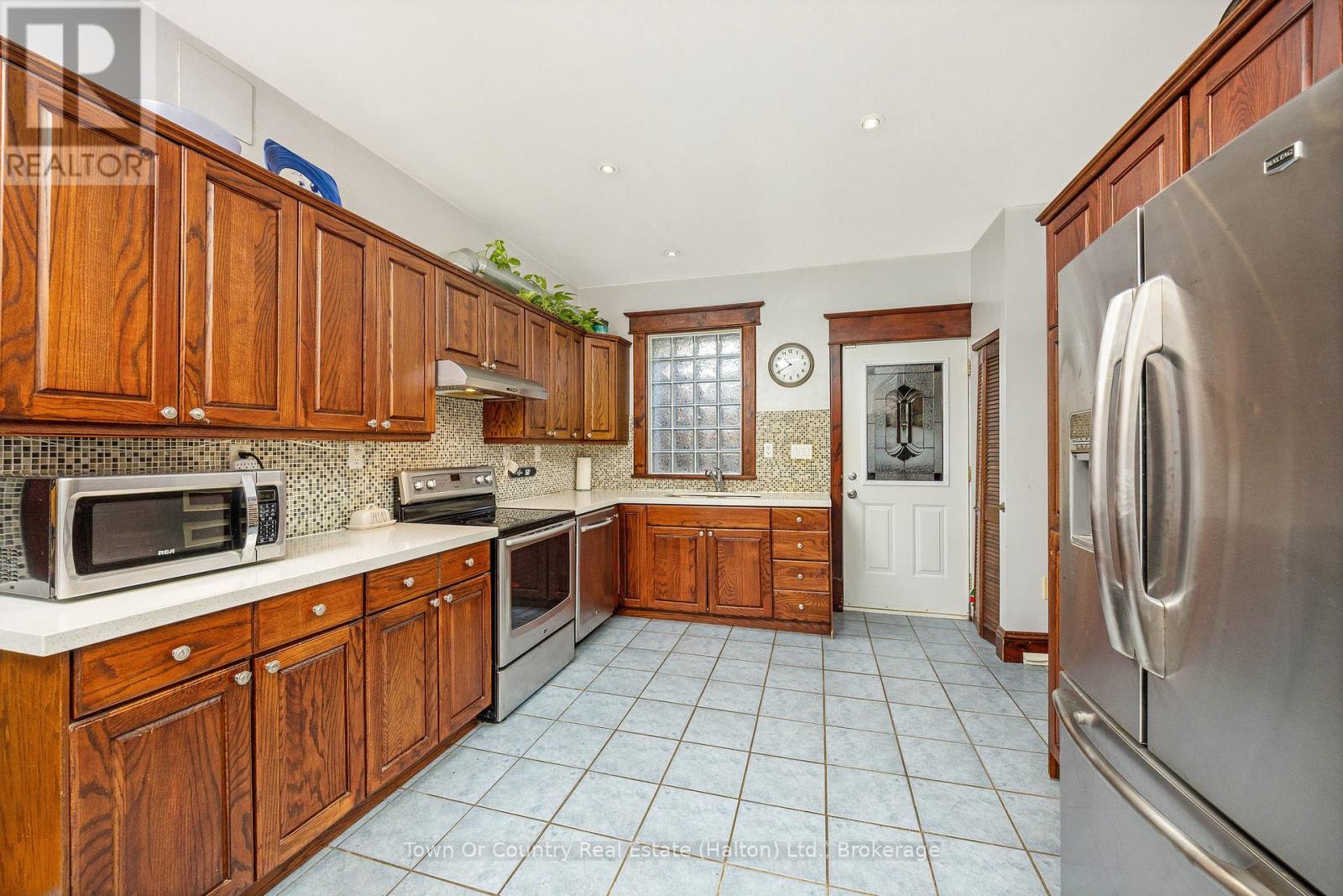 10 English Street, Brampton, Ontario  L6X 1L4 - Photo 7 - W12475629