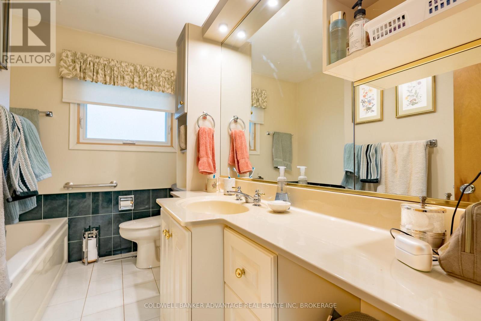 17 Wardrope Avenue, Hamilton (Stoney Creek), Ontario  L8G 1R9 - Photo 19 - X12475551