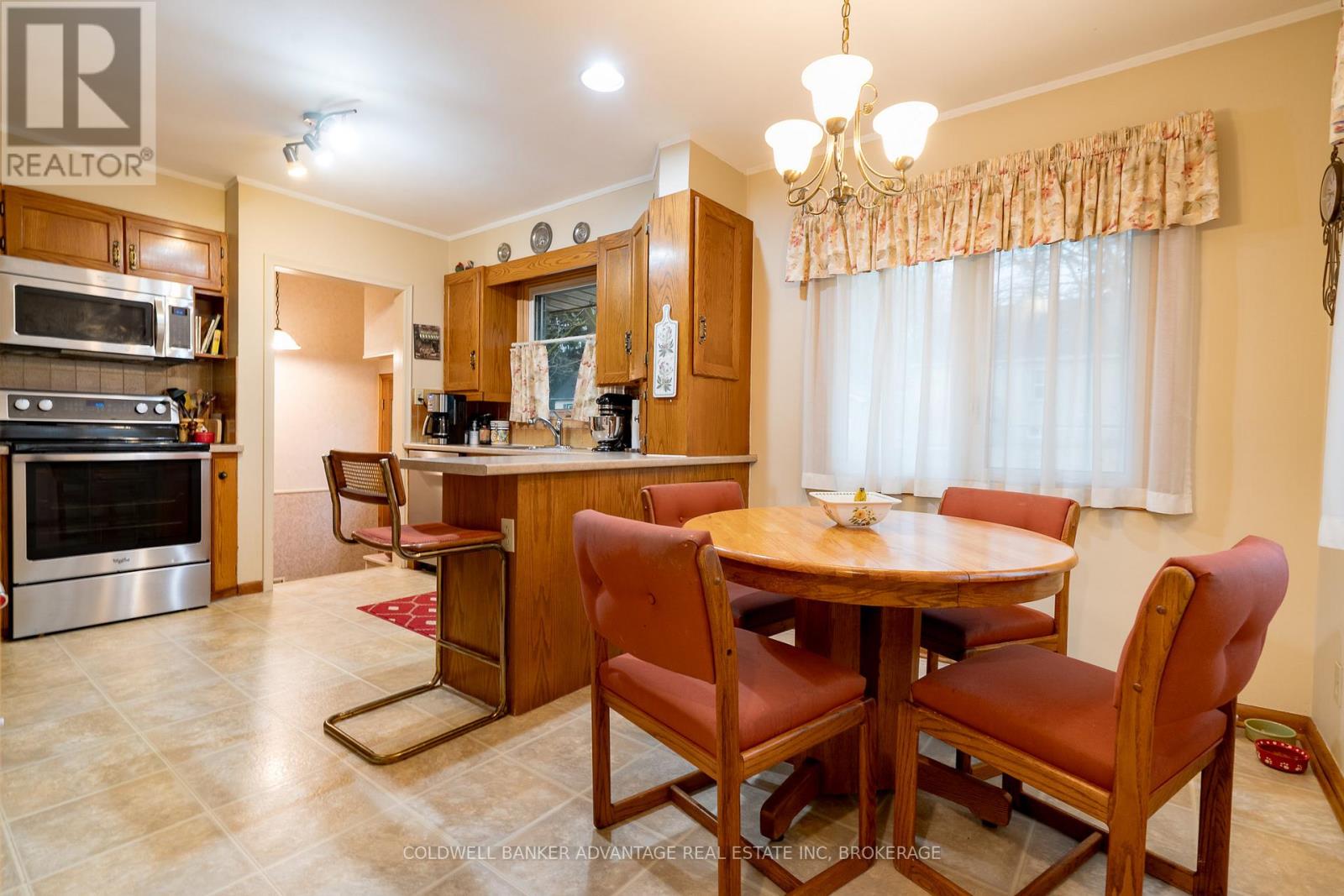 17 Wardrope Avenue, Hamilton (Stoney Creek), Ontario  L8G 1R9 - Photo 8 - X12475551