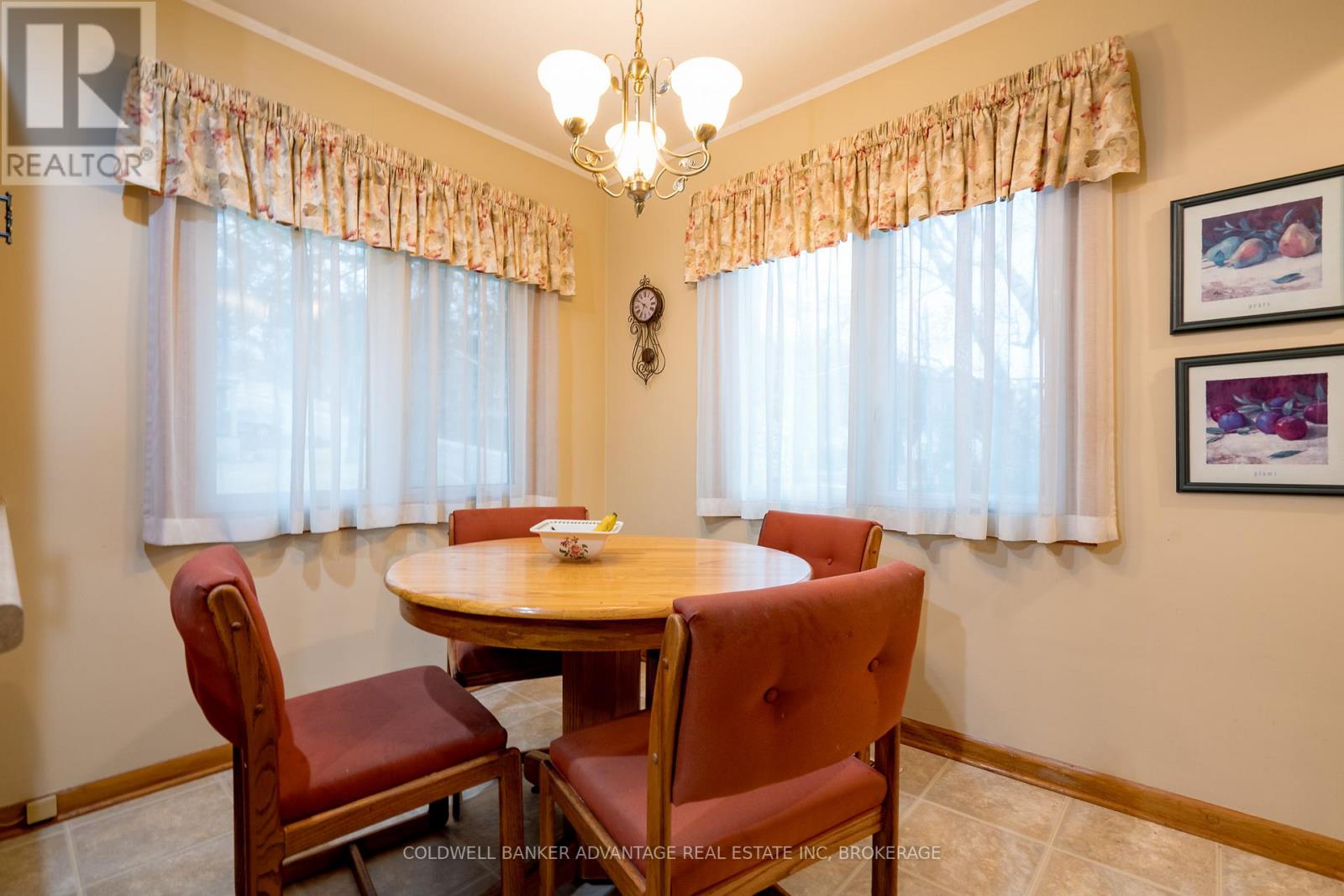 17 Wardrope Avenue, Hamilton (Stoney Creek), Ontario  L8G 1R9 - Photo 9 - X12475551