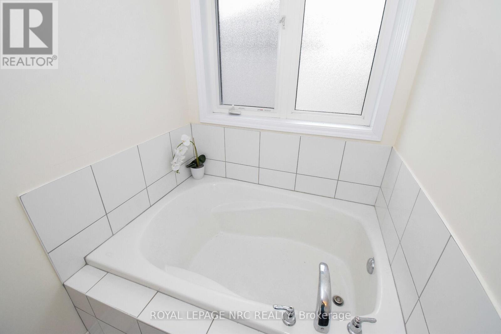 7794 Sassafras Trail, Niagara Falls, Ontario  L2H 0N5 - Photo 31 - X12475667