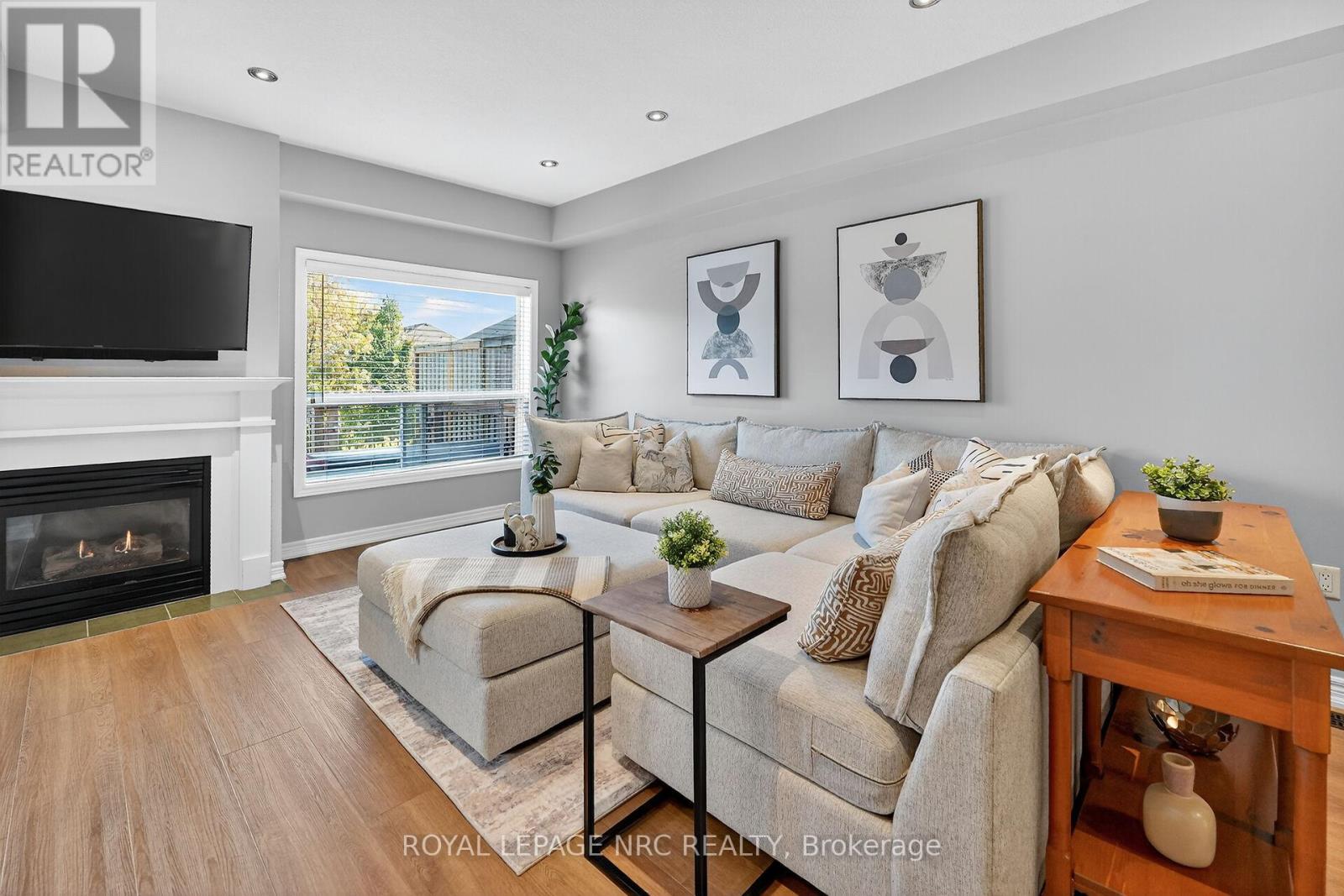 15 - 40 Dartmouth Gate, Hamilton, Ontario  L8E 0C4 - Photo 4 - X12475675