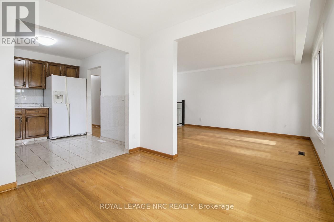 4448 Meadowvale Drive, Niagara Falls (Morrison), Ontario  L2E 5W9 - Photo 11 - X12475856