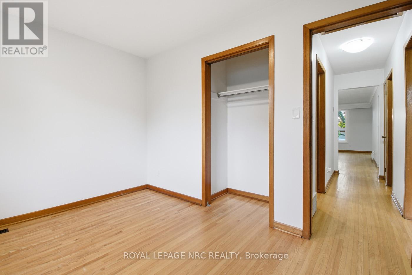 4448 Meadowvale Drive, Niagara Falls (Morrison), Ontario  L2E 5W9 - Photo 16 - X12475856