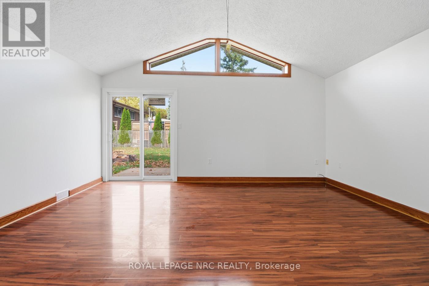 4448 Meadowvale Drive, Niagara Falls (Morrison), Ontario  L2E 5W9 - Photo 18 - X12475856