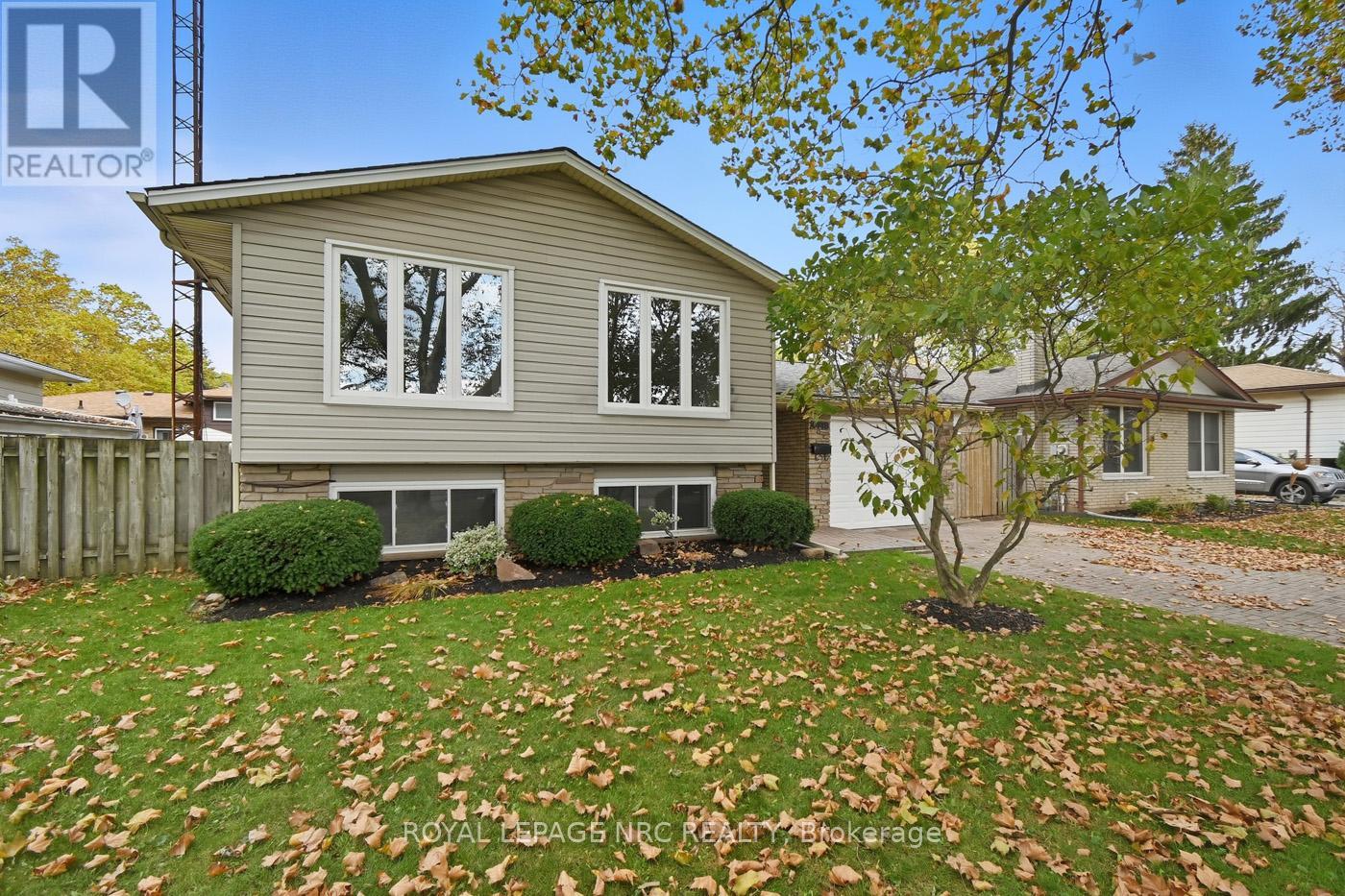 4448 Meadowvale Drive, Niagara Falls (Morrison), Ontario  L2E 5W9 - Photo 3 - X12475856