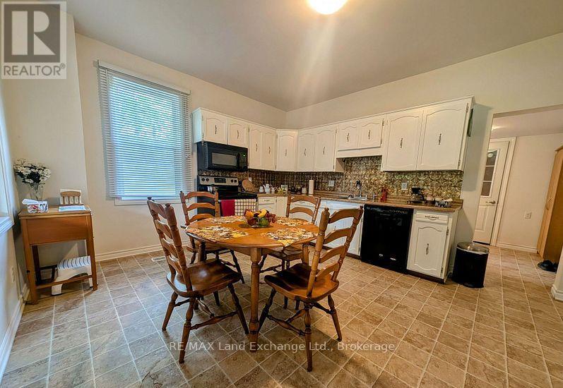 431 Coombs Street, North Huron, Ontario  N0M 1H0 - Photo 11 - X12475577