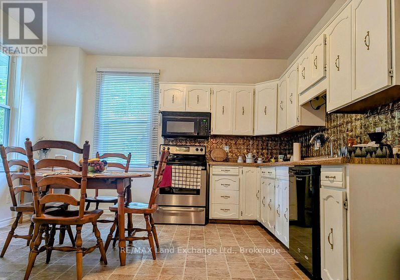 431 Coombs Street, North Huron, Ontario  N0M 1H0 - Photo 12 - X12475577