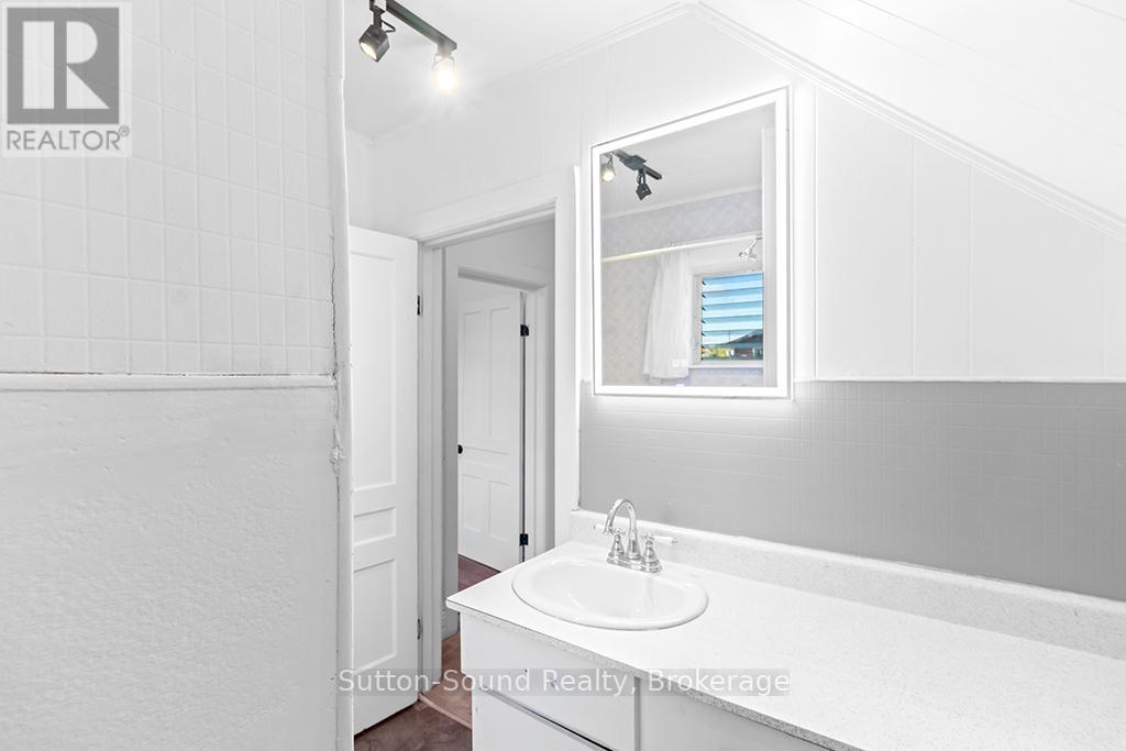 158 13th Street W, Owen Sound, Ontario  N4K 3W4 - Photo 26 - X12475578