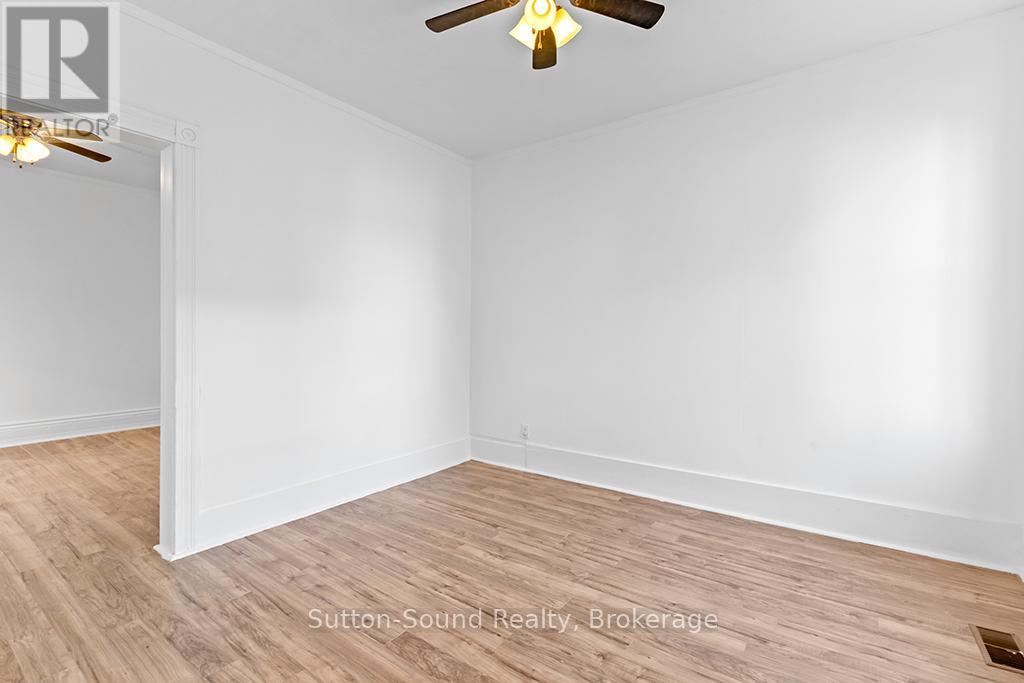 158 13th Street W, Owen Sound, Ontario  N4K 3W4 - Photo 4 - X12475578