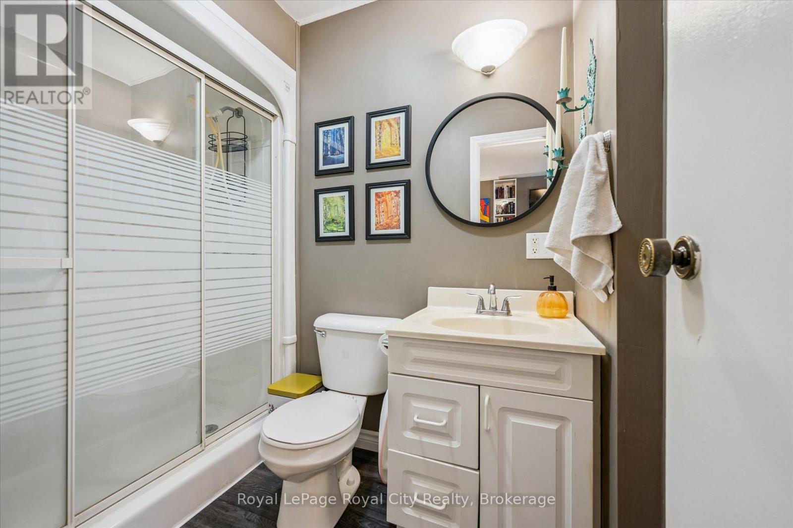 406 Scottsdale Drive, Guelph (Dovercliffe Park/old University), Ontario  N1G 2Z8 - Photo 13 - X12475598
