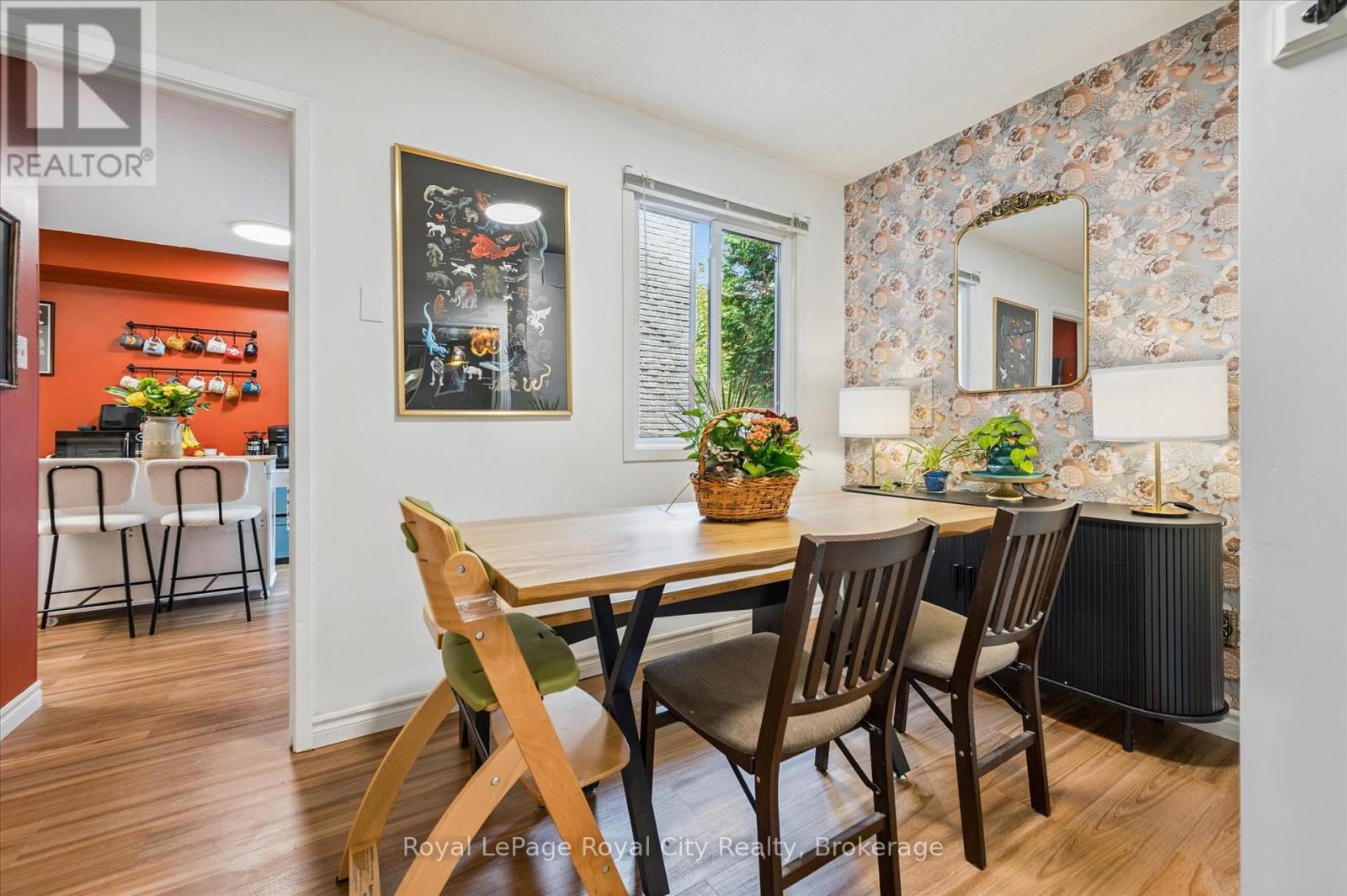 406 Scottsdale Drive, Guelph (Dovercliffe Park/old University), Ontario  N1G 2Z8 - Photo 4 - X12475598
