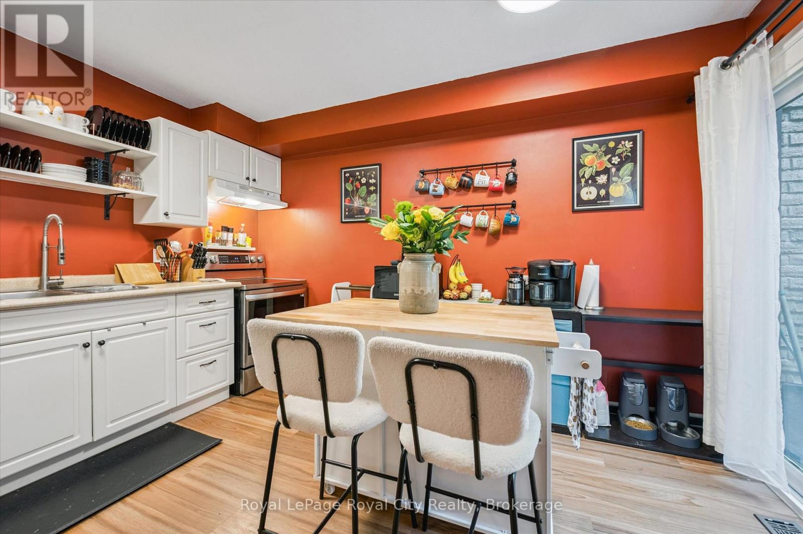 406 Scottsdale Drive, Guelph (Dovercliffe Park/old University), Ontario  N1G 2Z8 - Photo 5 - X12475598