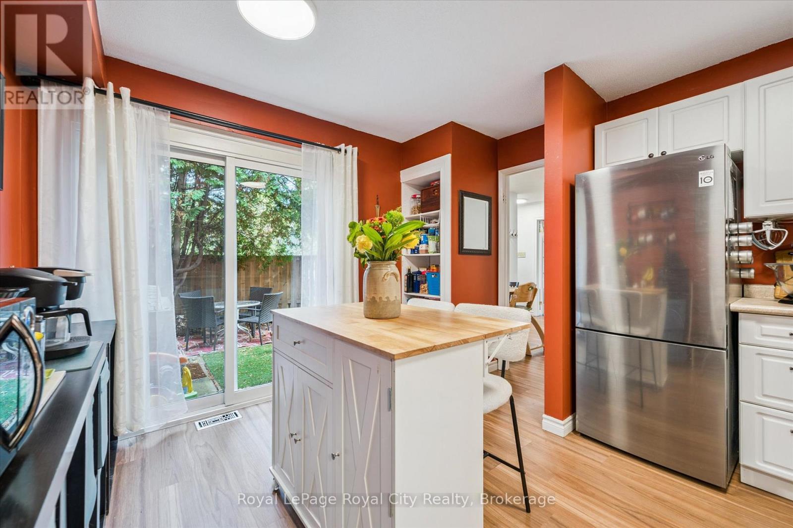 406 Scottsdale Drive, Guelph (Dovercliffe Park/old University), Ontario  N1G 2Z8 - Photo 8 - X12475598