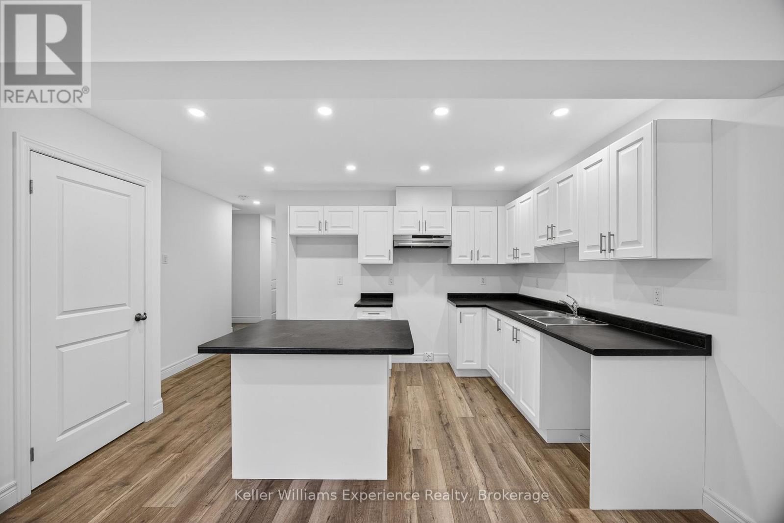 24 Mcconnell Crescent, Bracebridge (Macaulay), Ontario  P1L 0N7 - Photo 4 - X12475631