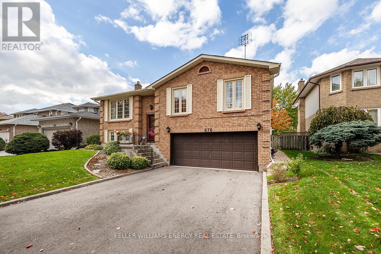 676 Whistler Drive, Oshawa, Ontario  L1J 7N7 - Photo 2 - E12475664