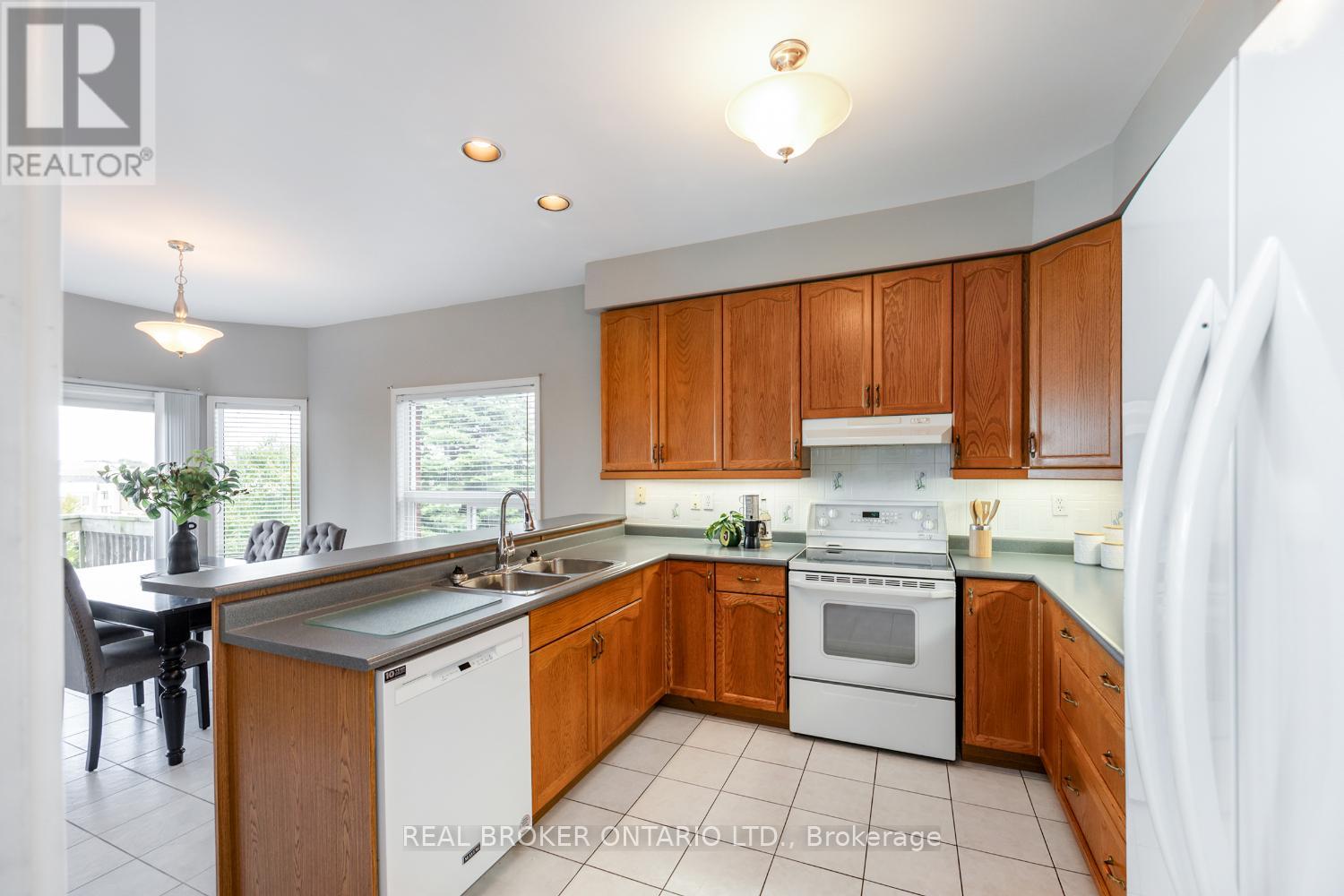 69 Padfield Drive, Clarington, Ontario  L1C 5E7 - Photo 6 - E12475970