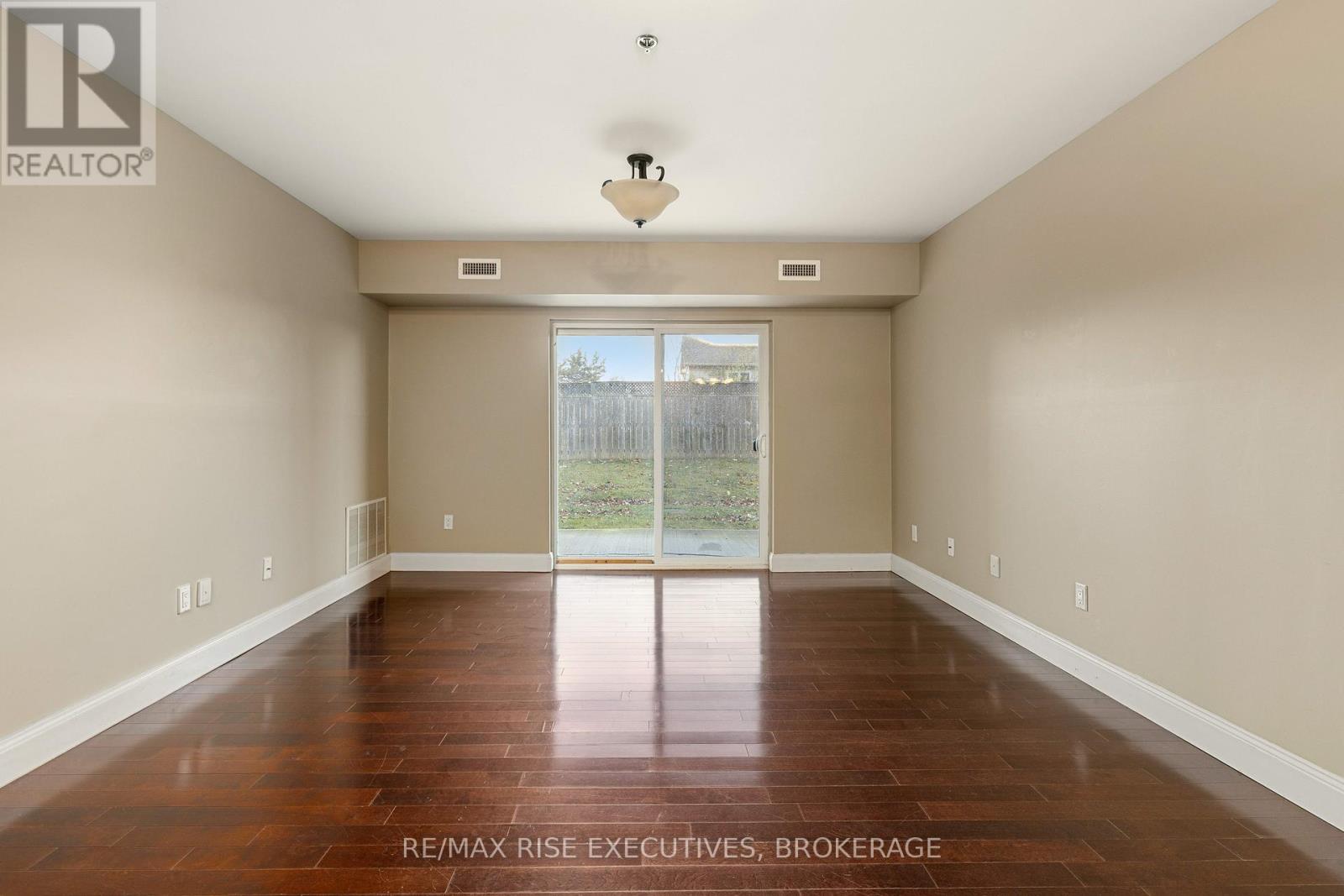 410 - 539 Armstrong Road, Kingston (East Gardiners Rd), Ontario  K7M 0C6 - Photo 14 - X12475962