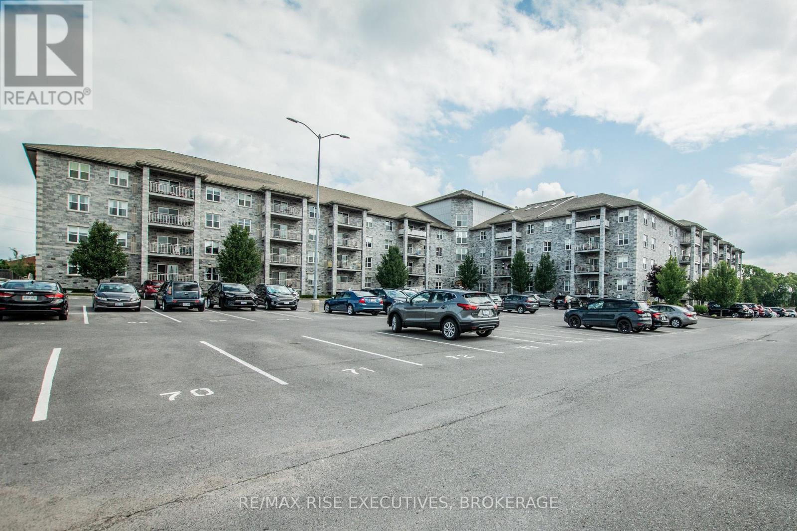 410 - 539 Armstrong Road, Kingston (East Gardiners Rd), Ontario  K7M 0C6 - Photo 2 - X12475962