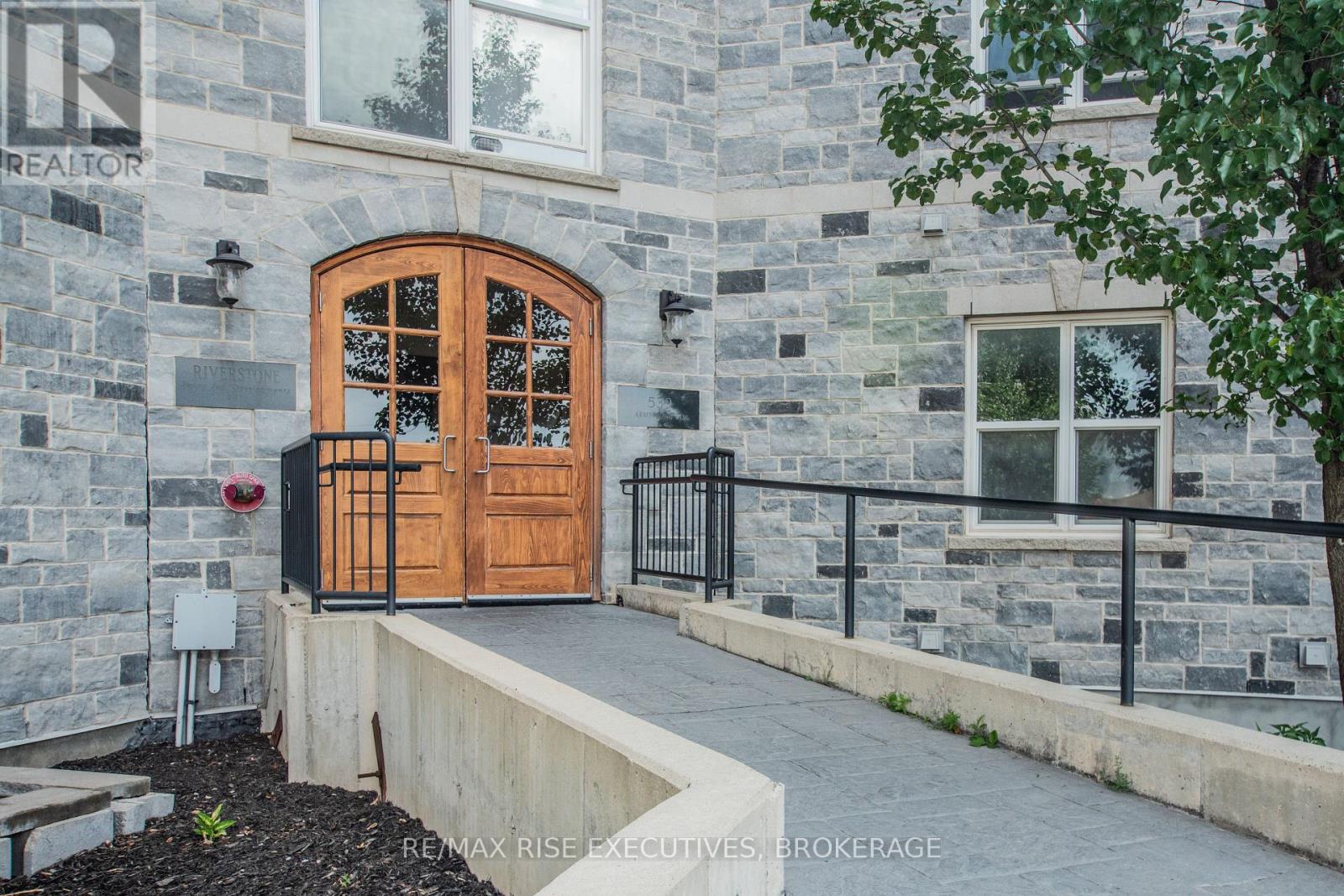 410 - 539 Armstrong Road, Kingston (East Gardiners Rd), Ontario  K7M 0C6 - Photo 3 - X12475962