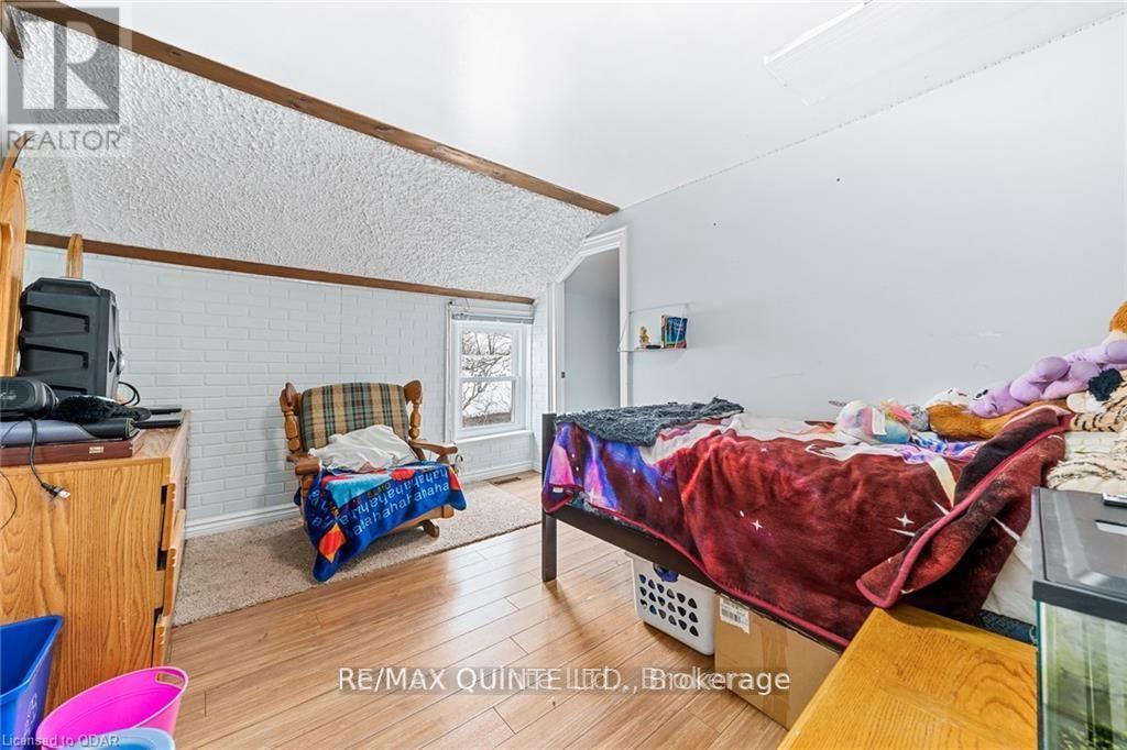 58 Avondale Road, Belleville (Belleville Ward), Ontario  K8P 4G3 - Photo 13 - X12475564