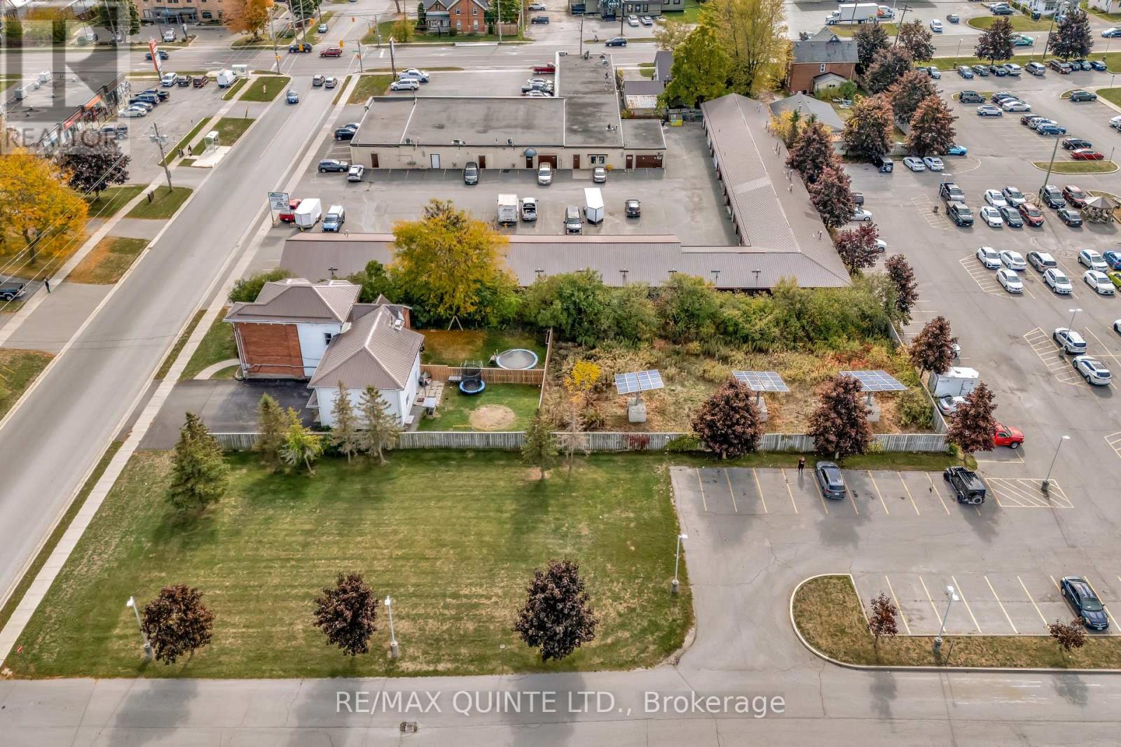 58 Avondale Road, Belleville (Belleville Ward), Ontario  K8P 4G3 - Photo 5 - X12475564