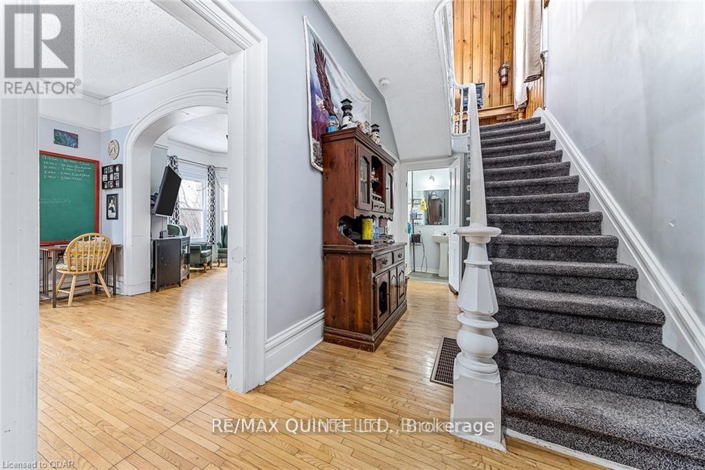 58 Avondale Road, Belleville (Belleville Ward), Ontario  K8P 4G3 - Photo 7 - X12475564