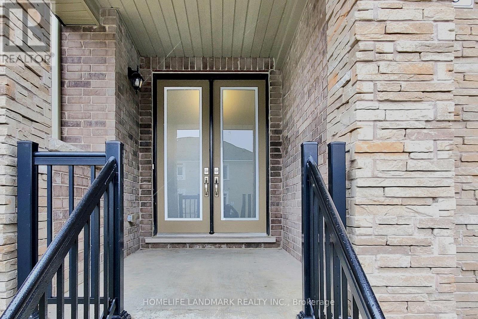 47 Sparks Street, Aurora, Ontario  L4G 0Z9 - Photo 2 - N12475292