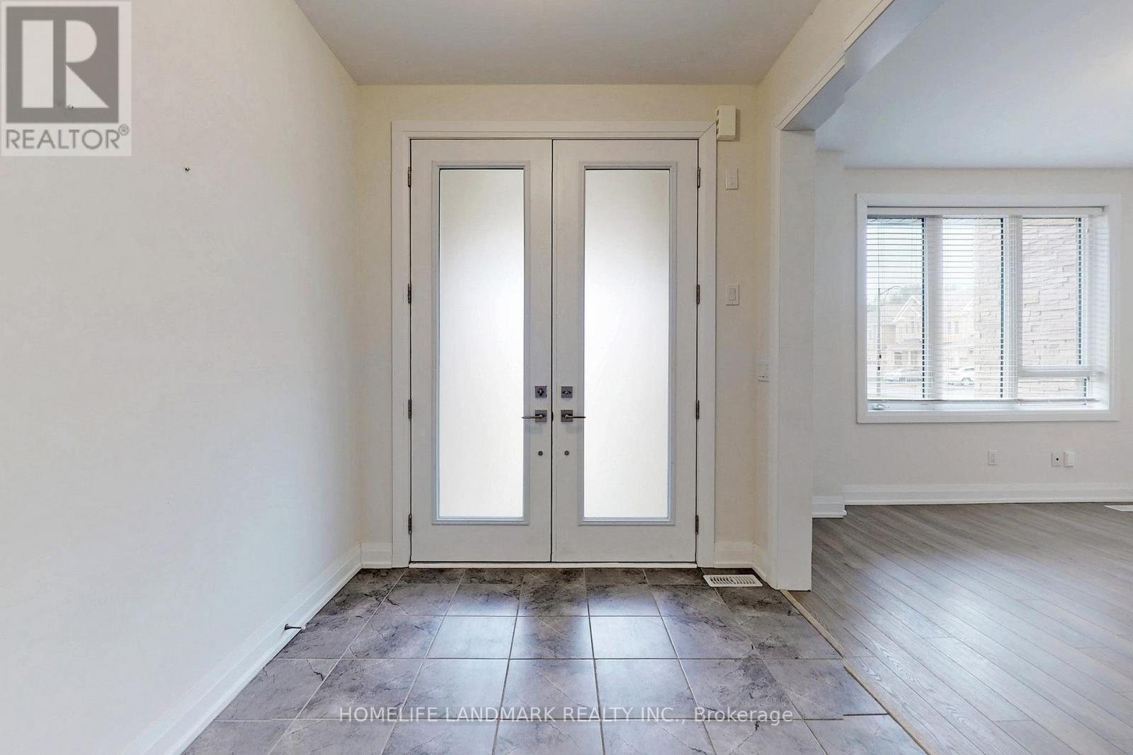 47 Sparks Street, Aurora, Ontario  L4G 0Z9 - Photo 3 - N12475292