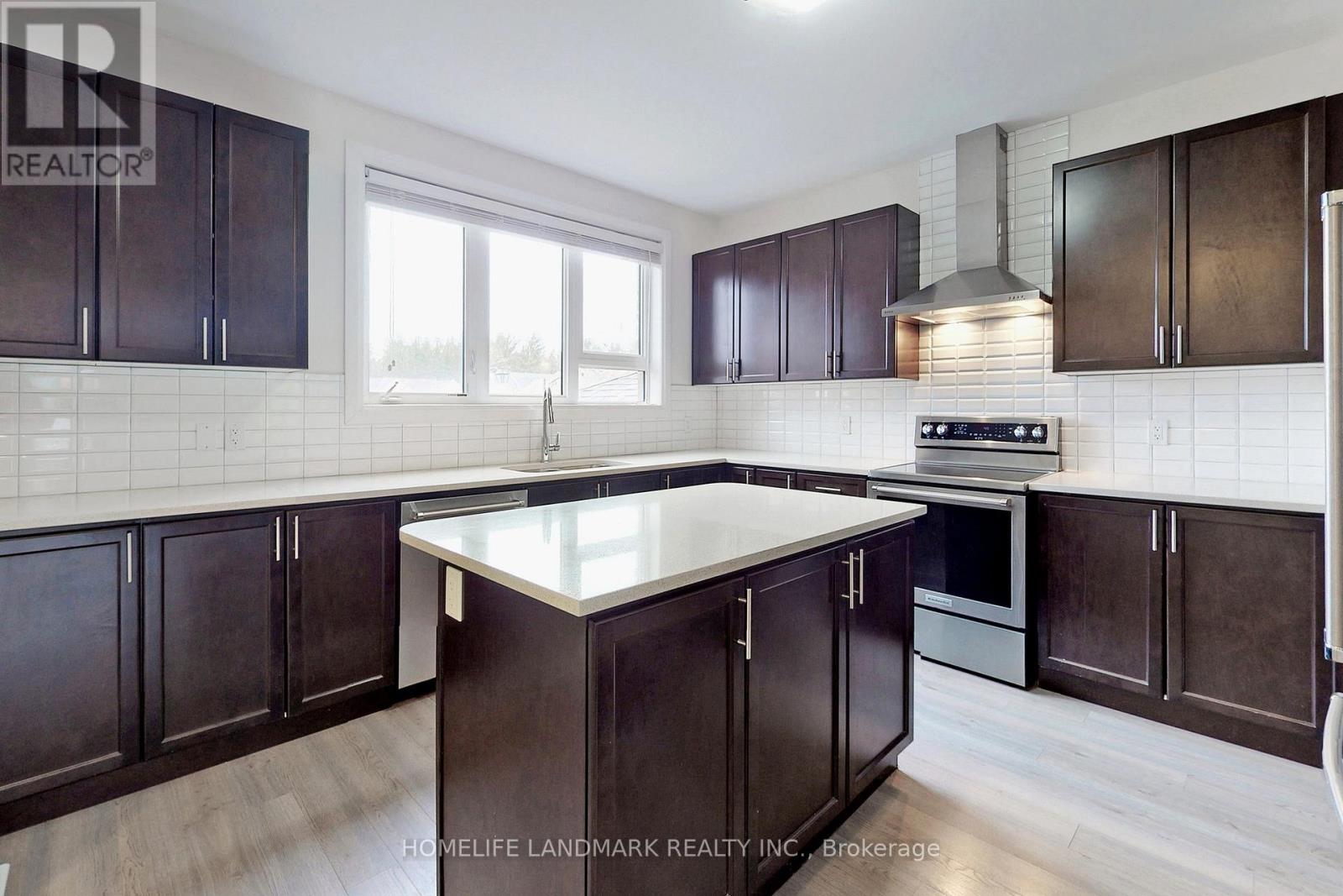 47 Sparks Street, Aurora, Ontario  L4G 0Z9 - Photo 6 - N12475292