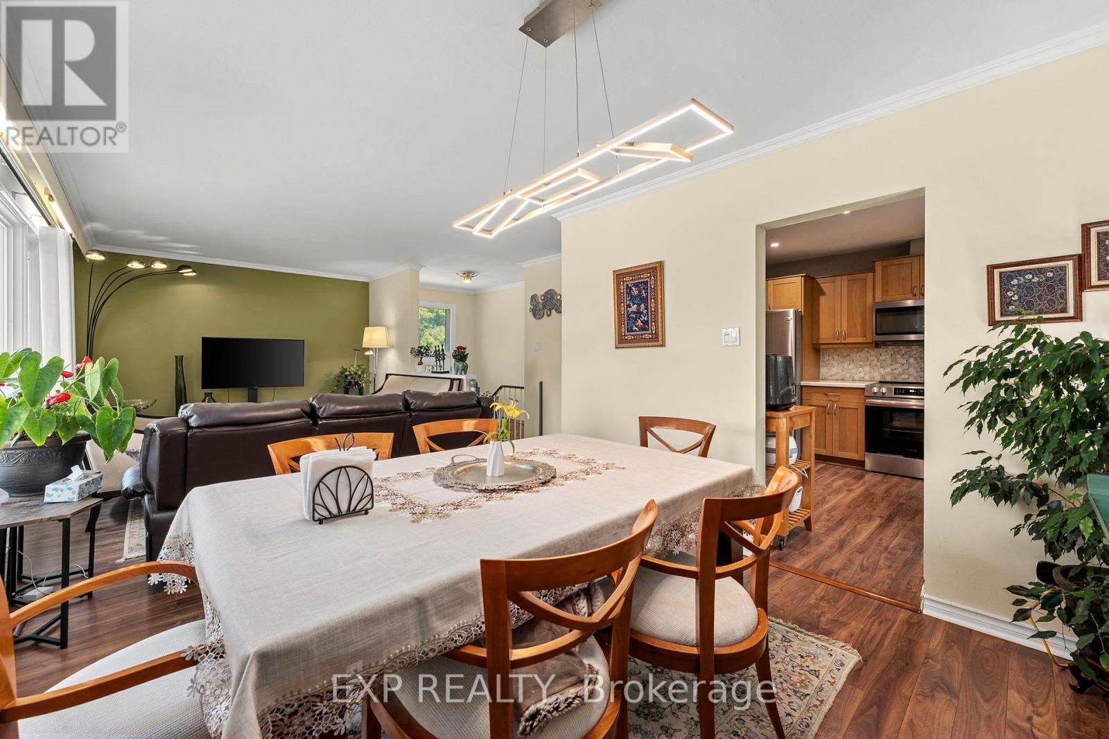 31 Patrick Drive, Aurora (Aurora Highlands), Ontario  L4G 2A6 - Photo 12 - N12475331