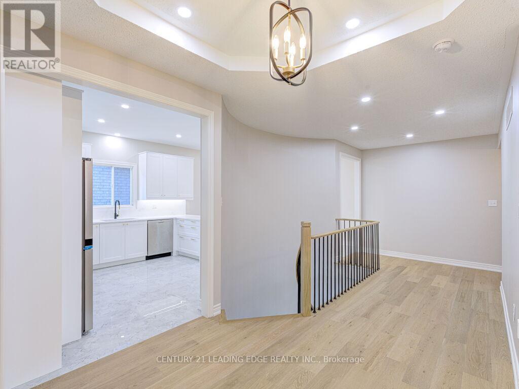 52 Sabiston Drive, Markham, Ontario  L3R 2B5 - Photo 12 - N12475371