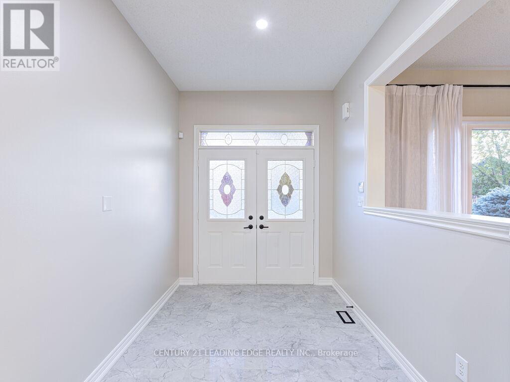 52 Sabiston Drive, Markham, Ontario  L3R 2B5 - Photo 3 - N12475371