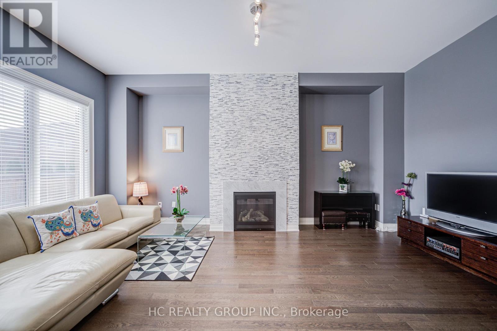 25 Deer Pass Road, East Gwillimbury, Ontario  L9N 0L6 - Photo 10 - N12475380