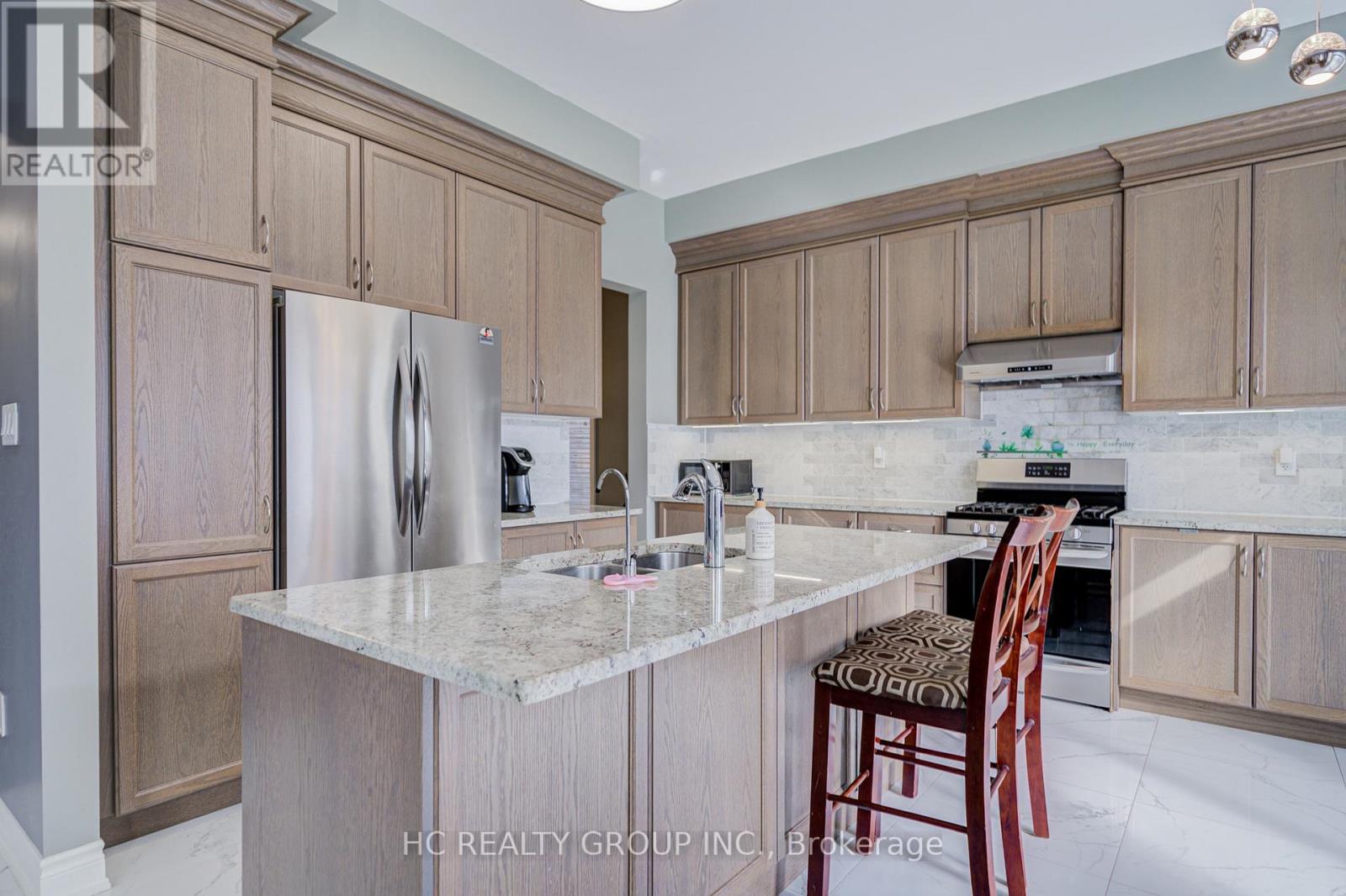 25 Deer Pass Road, East Gwillimbury, Ontario  L9N 0L6 - Photo 13 - N12475380