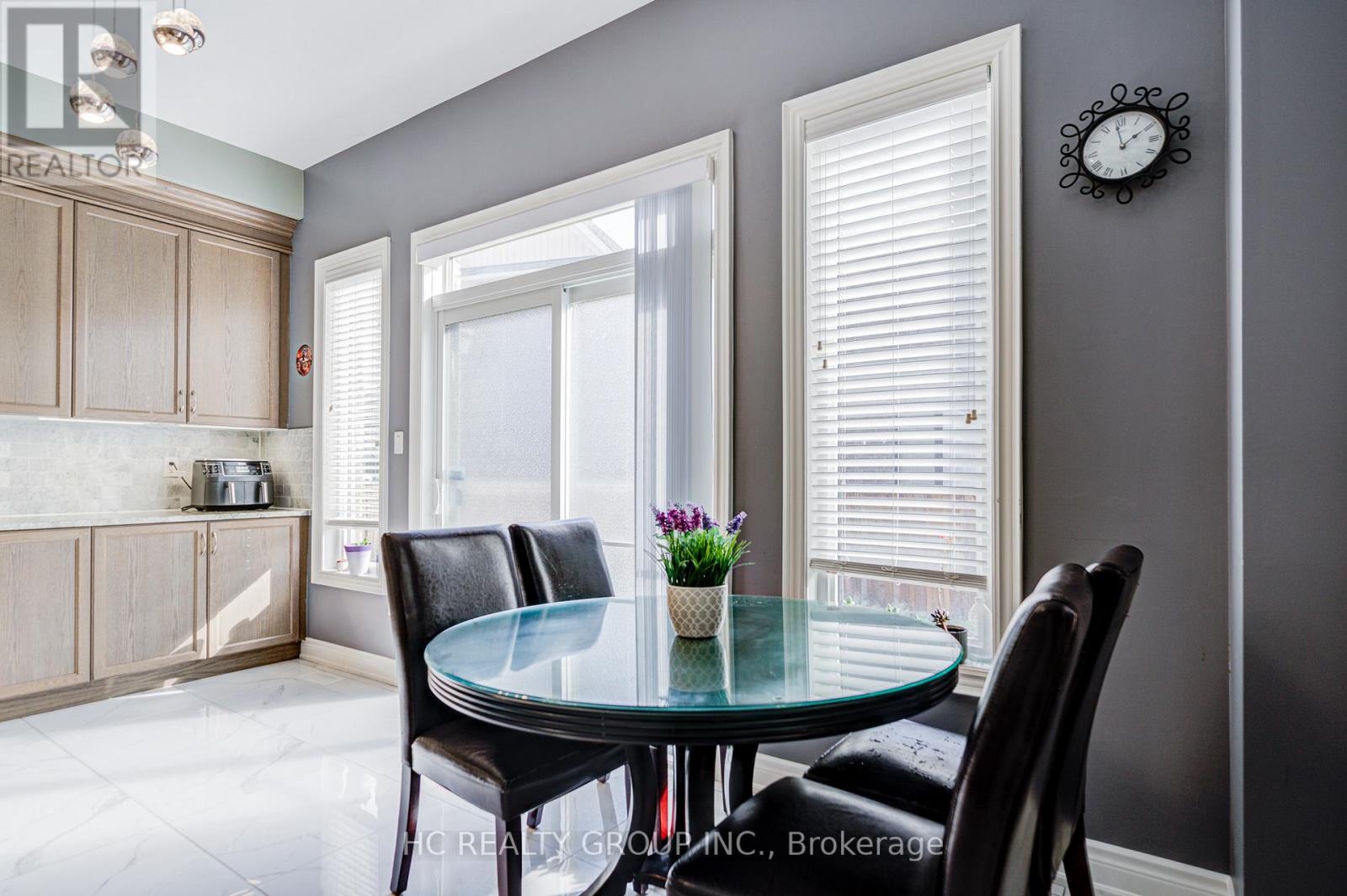 25 Deer Pass Road, East Gwillimbury, Ontario  L9N 0L6 - Photo 15 - N12475380