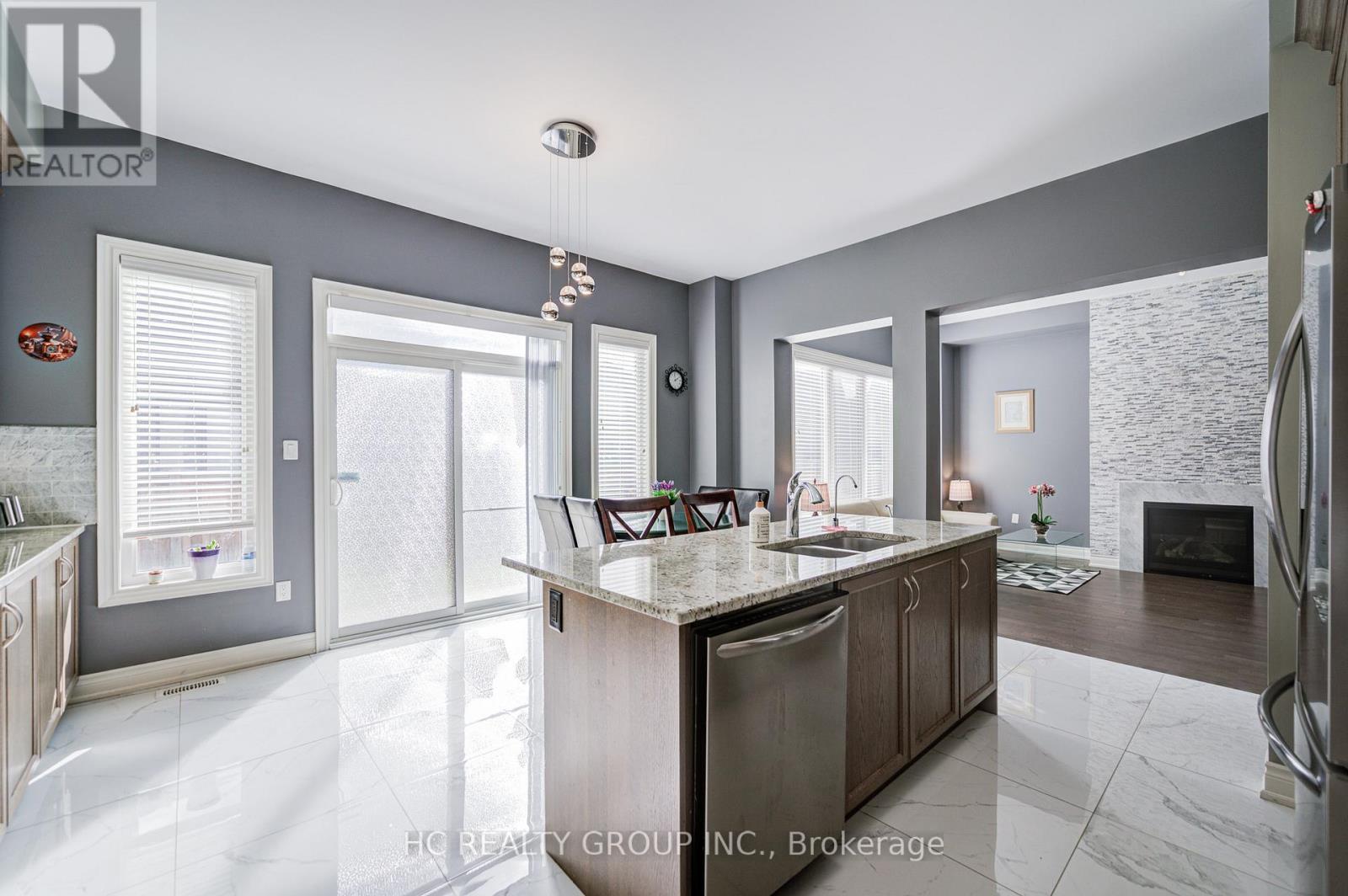 25 Deer Pass Road, East Gwillimbury, Ontario  L9N 0L6 - Photo 16 - N12475380
