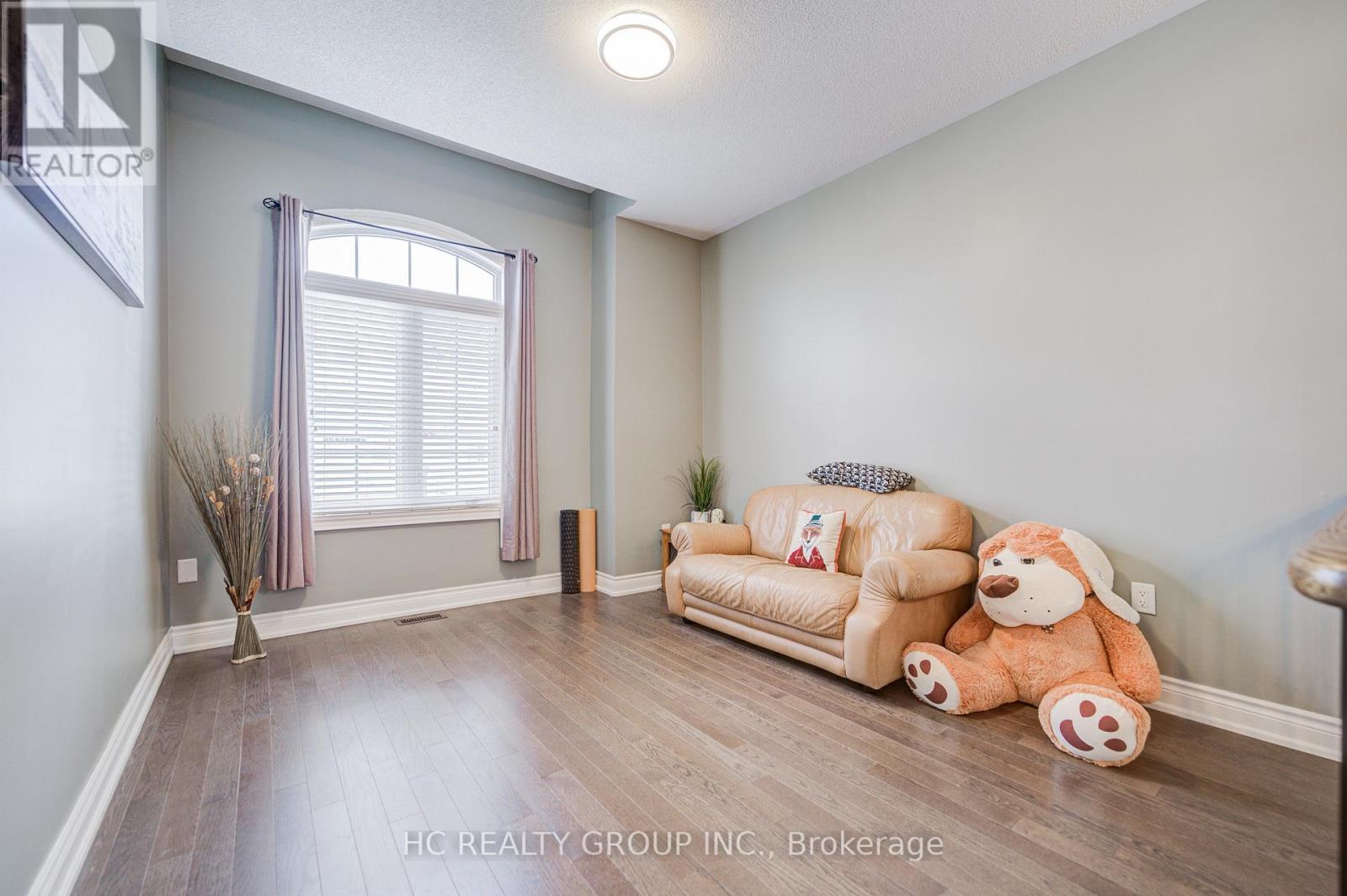 25 Deer Pass Road, East Gwillimbury, Ontario  L9N 0L6 - Photo 18 - N12475380