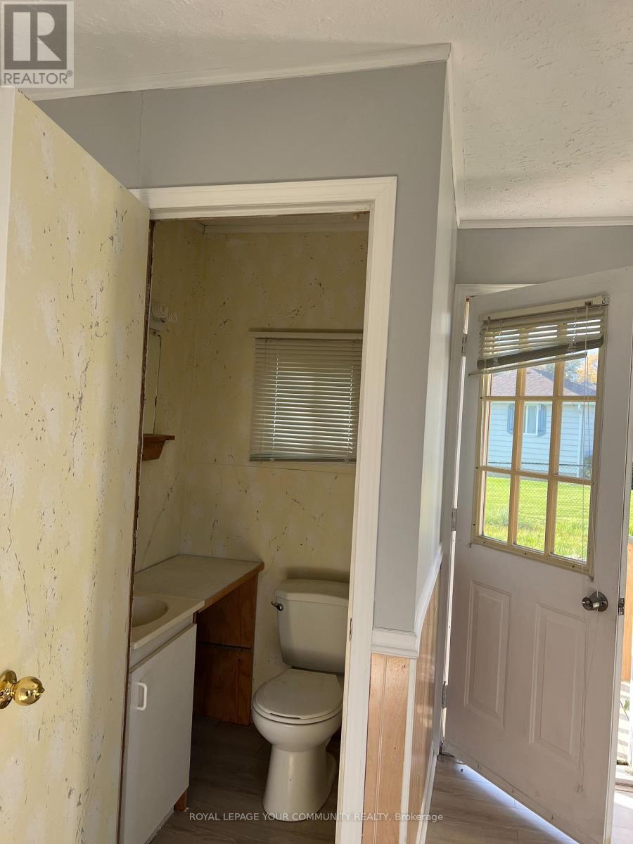 8 Island Drive, Georgina (Historic Lakeshore Communities), Ontario  L0E 1S0 - Photo 7 - N12475385