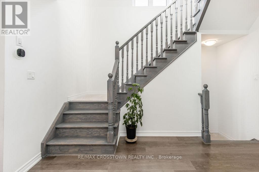49 Greenwood Drive, Essa (Angus), Ontario  L0M 1B5 - Photo 10 - N12475422